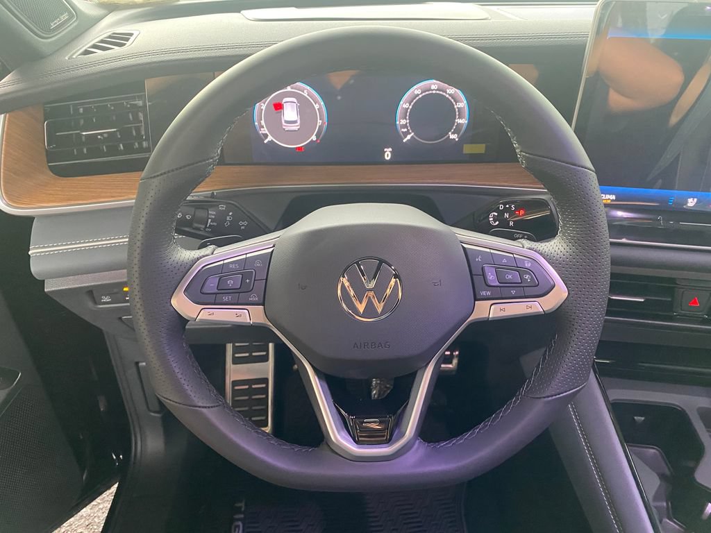 New 2026 Volkswagen Tiguan SEL R-Line AWD/4WD image 14