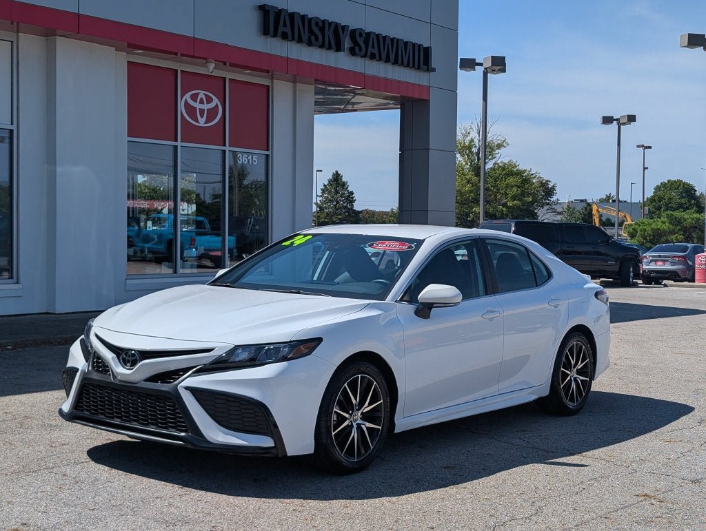 Certified 2024 Toyota Camry SE FWD image 3