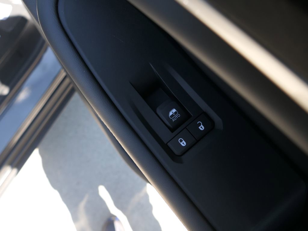 New 2025 Jeep Grand Cherokee Limited w/ Black Appearance Package image 21