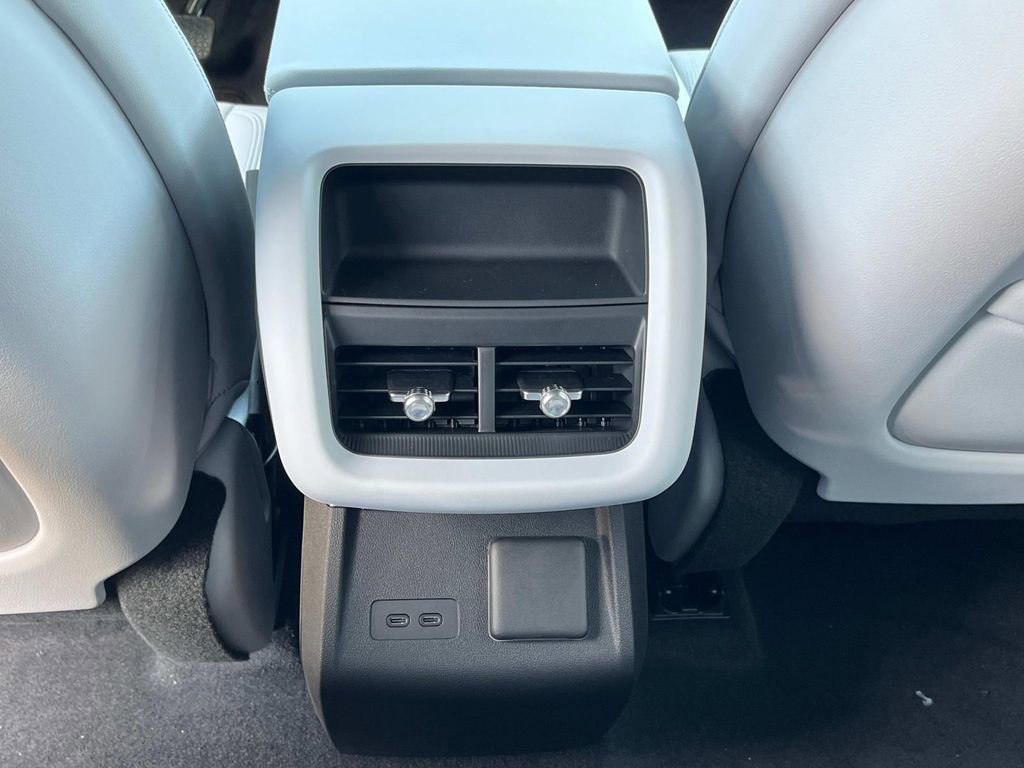 New 2025 Cadillac Lyriq Luxury image 18