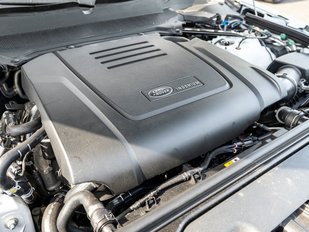 New 2025 Land Rover Discovery S image 24