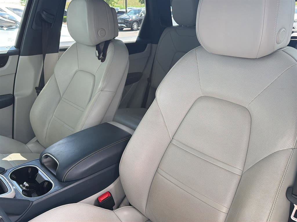 Used 2021 Porsche Cayenne AWD/4WD image 12