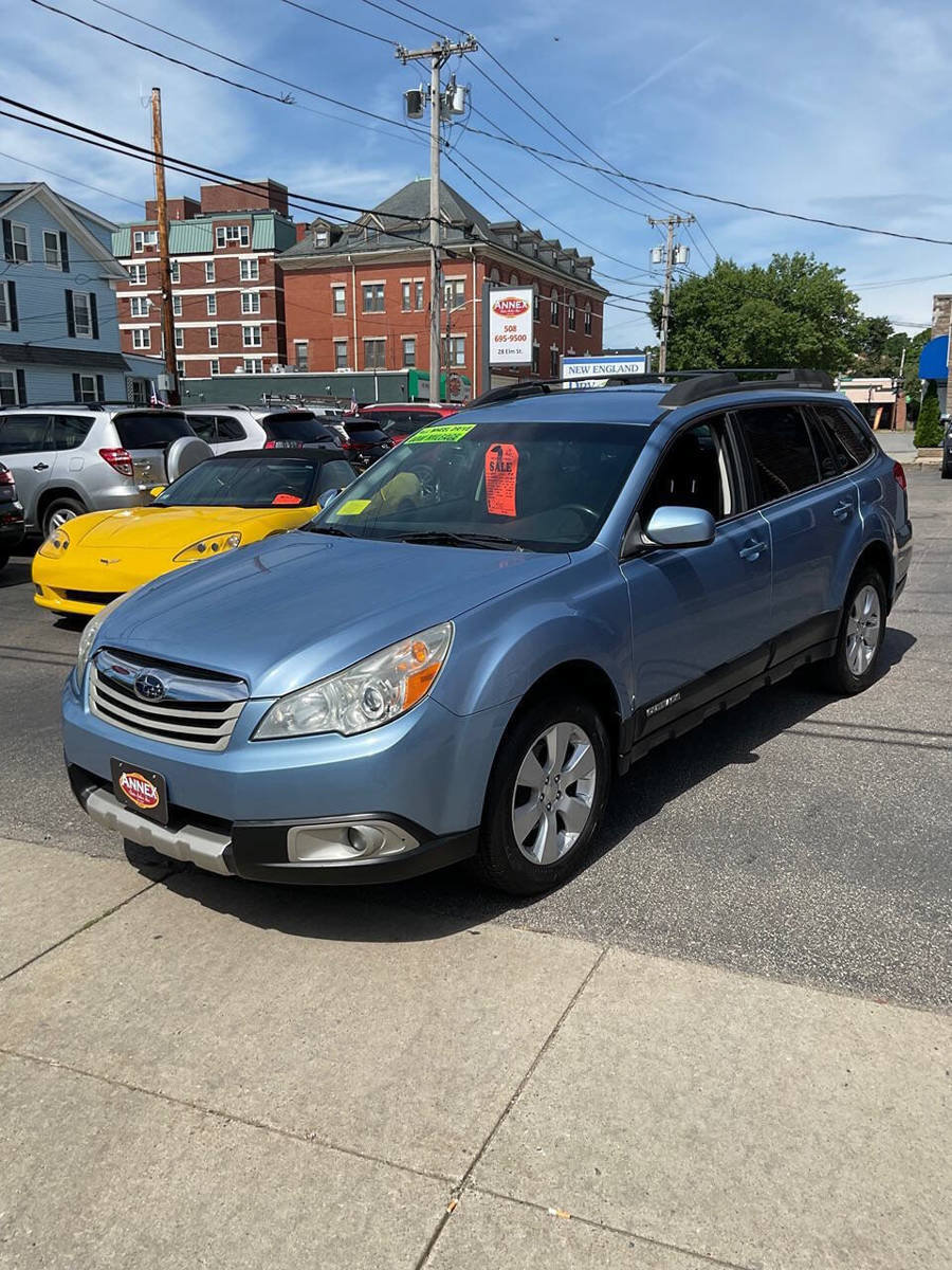 Used 2011 Subaru Outback 2.5i Limited AWD/4WD image 3