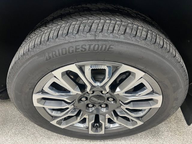Used 2024 GMC Yukon Denali Ultimate AWD/4WD image 16