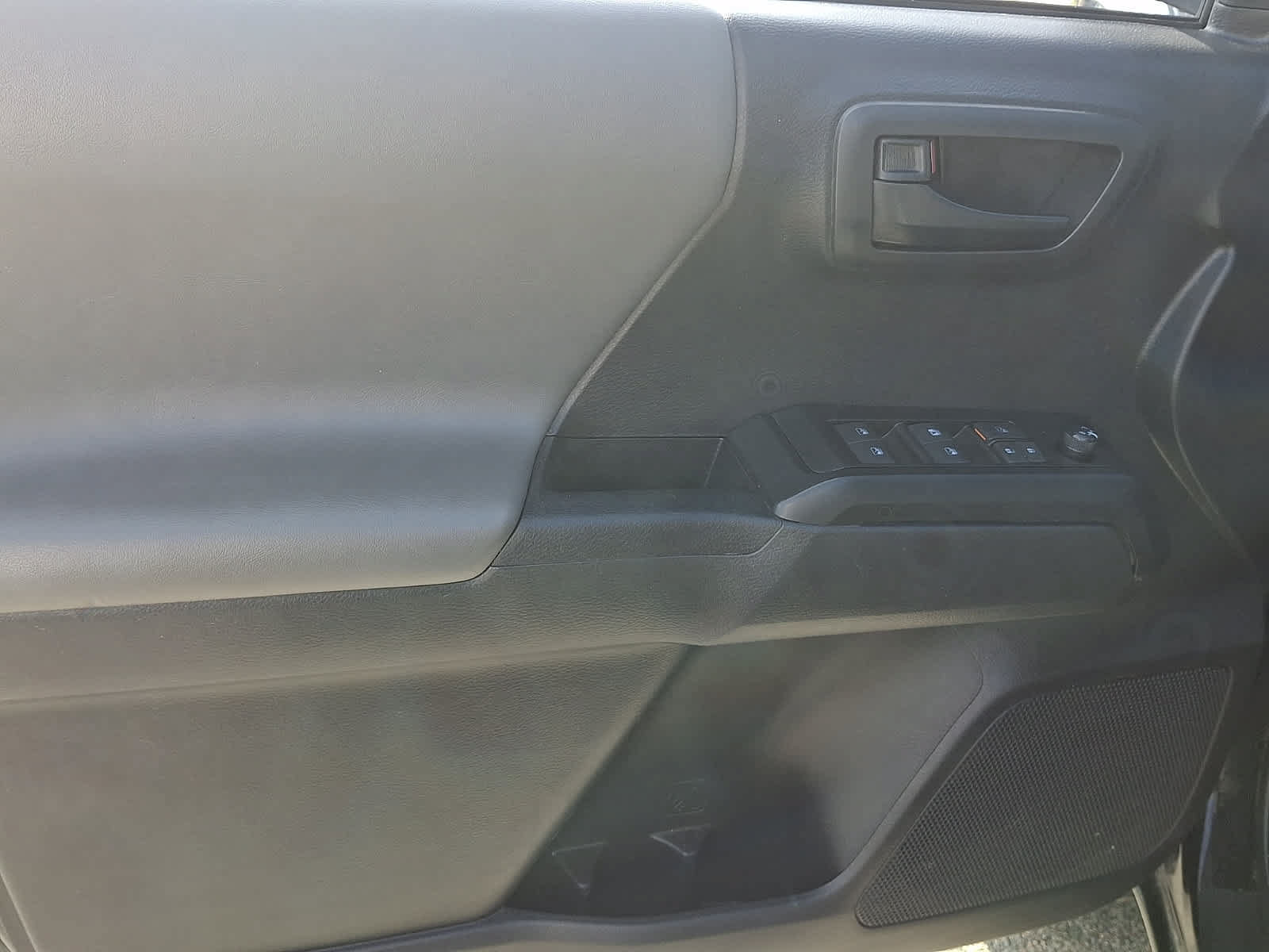 Certified 2022 Toyota Tacoma SR AWD/4WD image 14