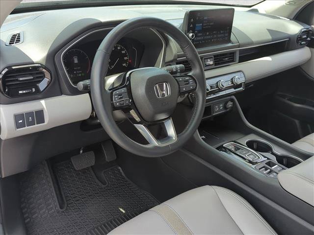 Used 2025 Honda Pilot Touring image 10