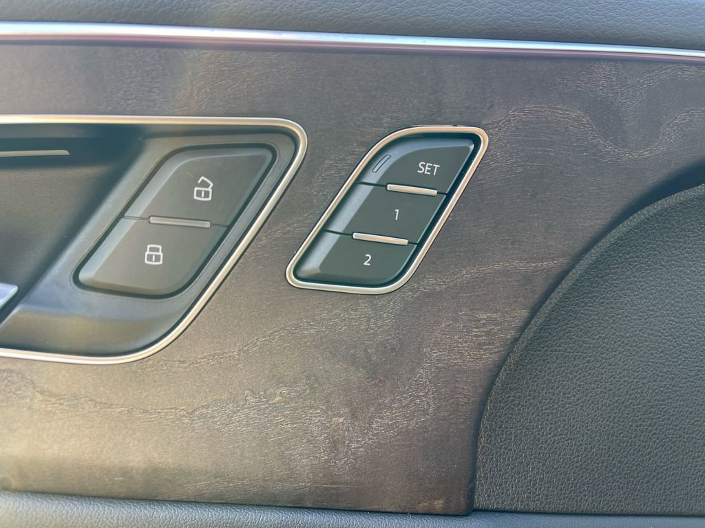 Used 2024 Audi Q8 Prestige image 11