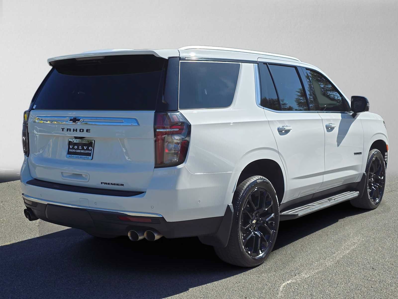Used 2023 Chevrolet Tahoe Premier w/ Advanced Technology Package AWD/4WD image 3
