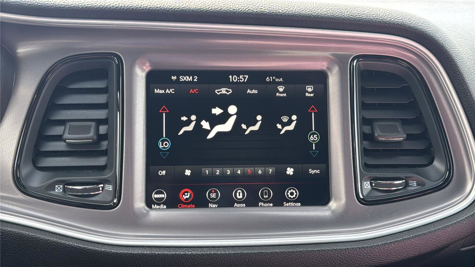 Used 2022 Dodge Challenger SXT w/ Driver Convenience Group image 18