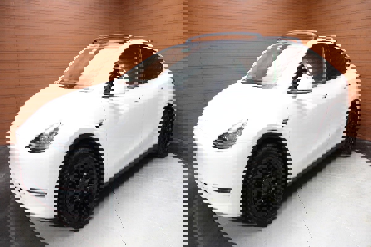 Used 2022 Tesla Model Y Long Range image 6