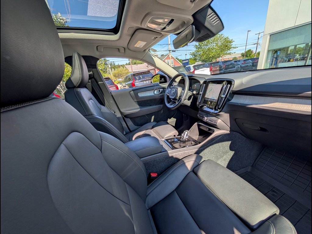 Certified 2026 Volvo XC40 B5 Plus AWD/4WD image 19