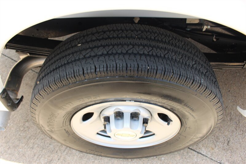 Used 2025 Chevrolet Express 3500 LS RWD image 27