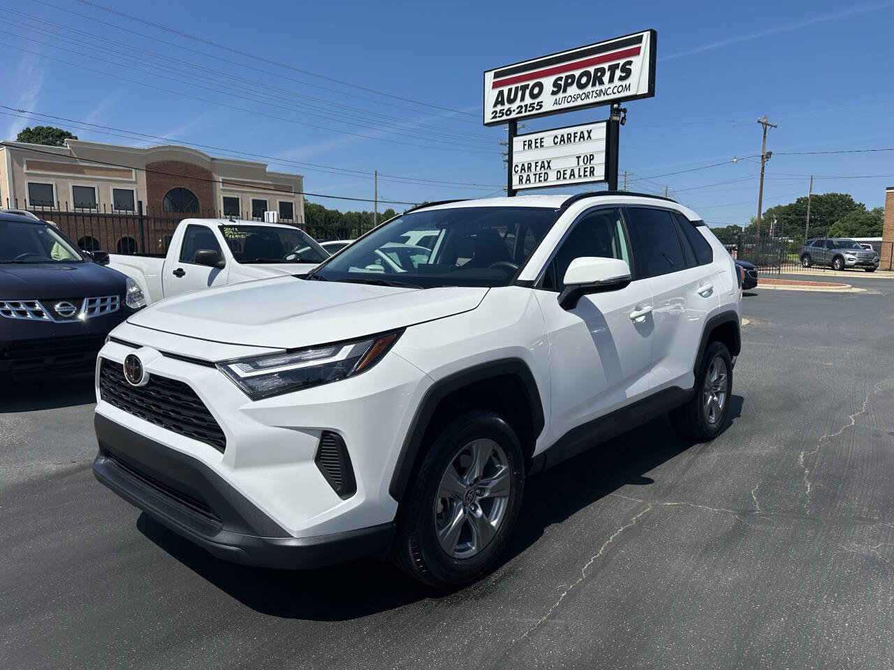 Used 2024 Toyota RAV4 XLE image 1