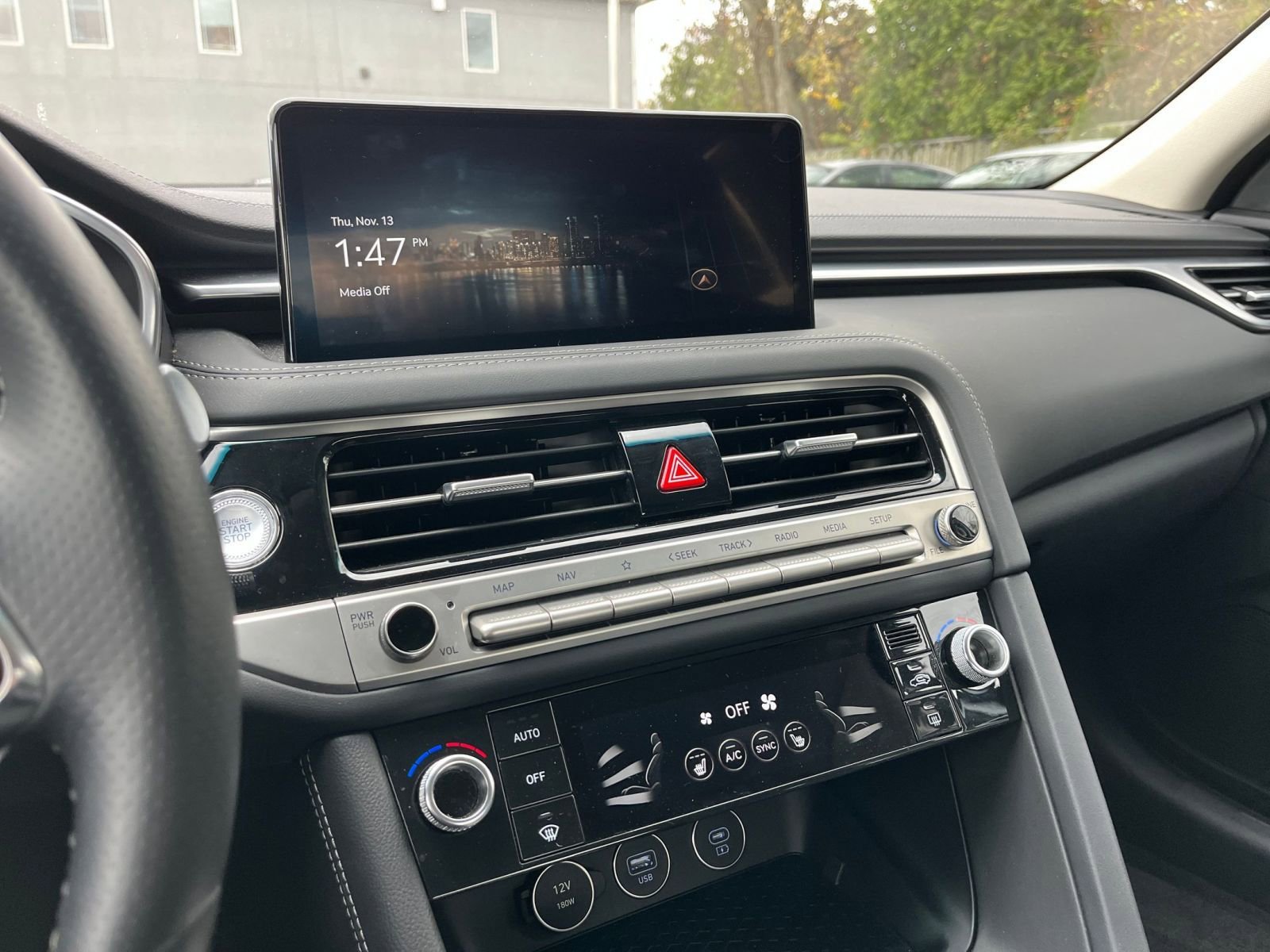 Used 2025 Genesis G70 2.5T image 21