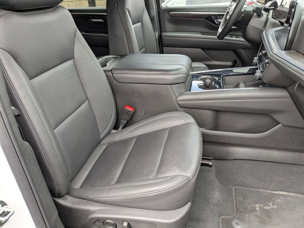 Used 2025 Chevrolet Suburban Z71 image 35