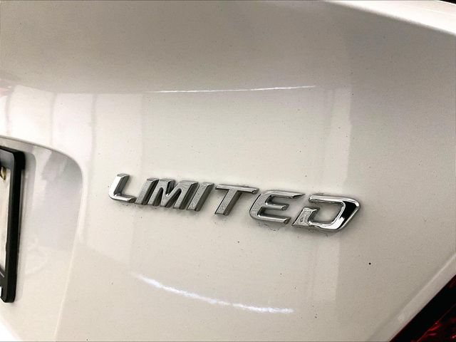 Used 2019 Toyota C-HR Limited FWD image 13
