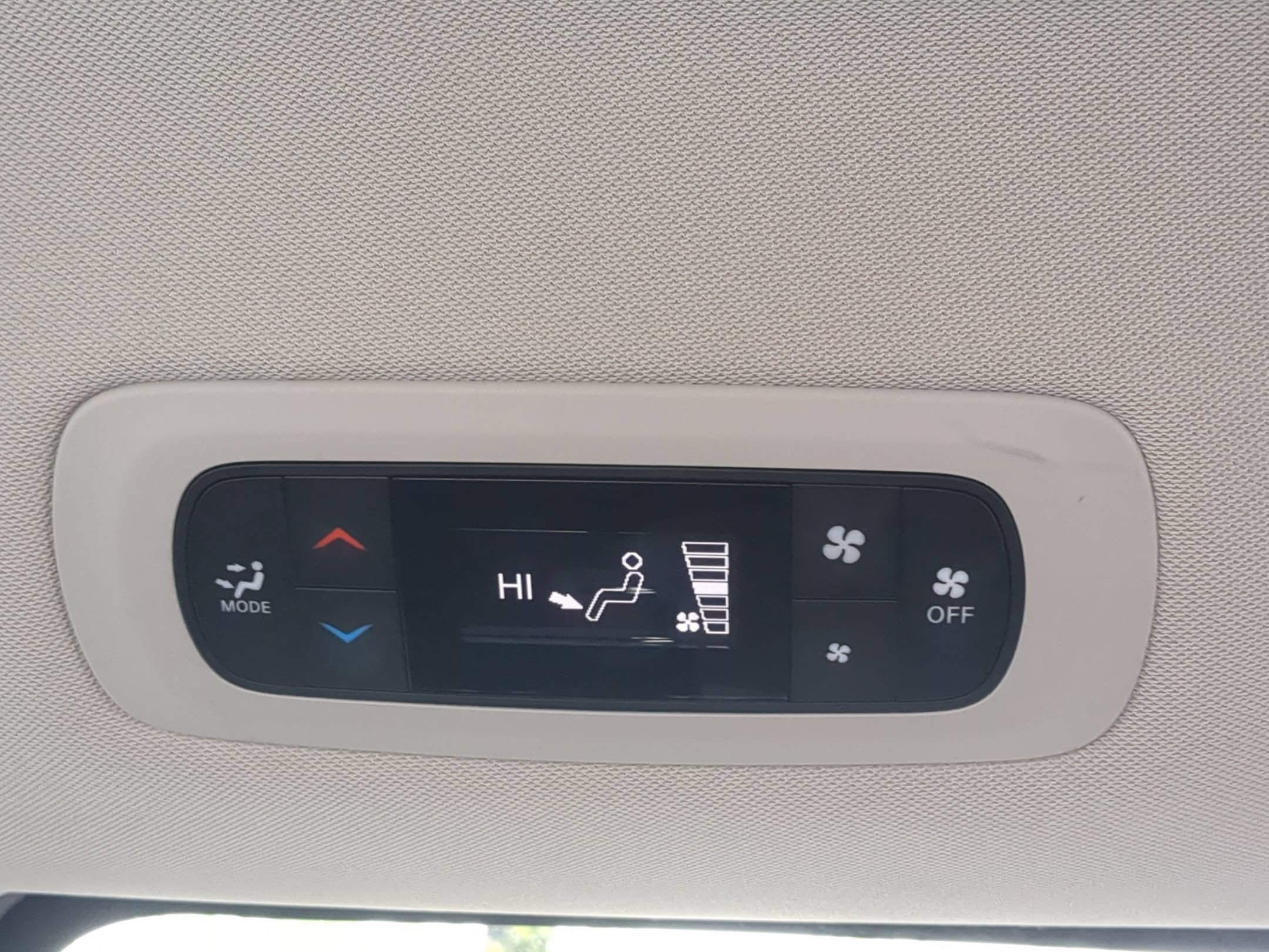 Used 2023 Chrysler Voyager LX FWD image 27