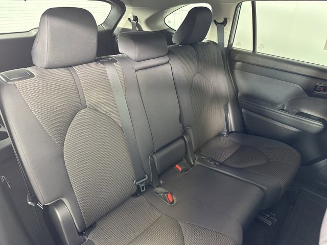 Used 2023 Toyota Highlander LE image 28