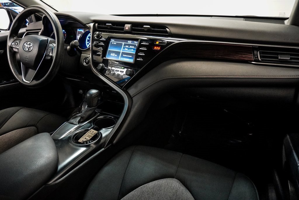 Used 2020 Toyota Camry LE image 11