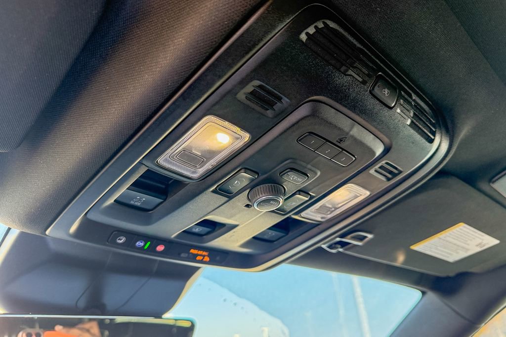 Used 2023 Cadillac Escalade Premium Luxury image 21