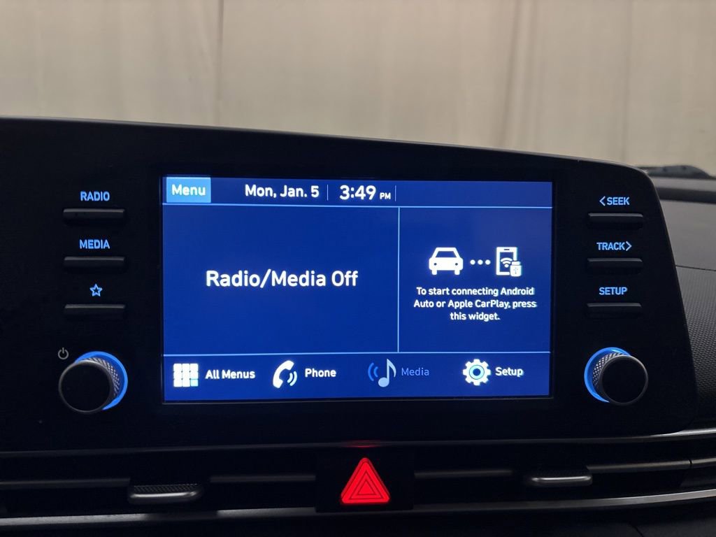 Used 2022 Hyundai Elantra SE image 17