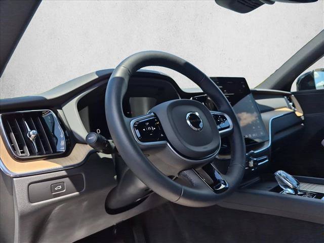 Used 2026 Volvo XC60 B5 Core AWD/4WD image 10