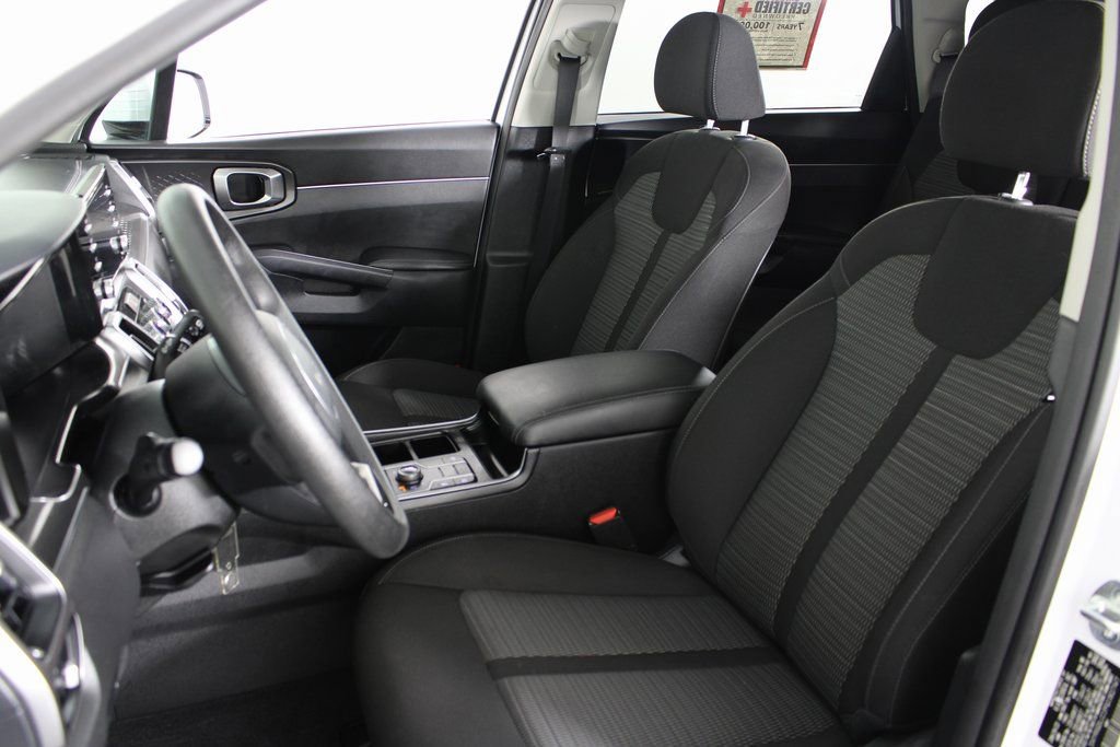 Used 2023 Kia Sorento LX image 16