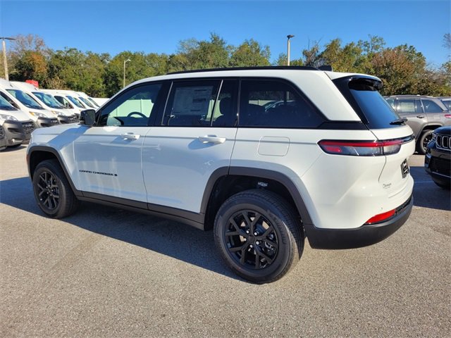 New 2025 Jeep Grand Cherokee Laredo image 11