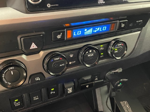 Used 2021 Toyota Tacoma Limited AWD/4WD image 10