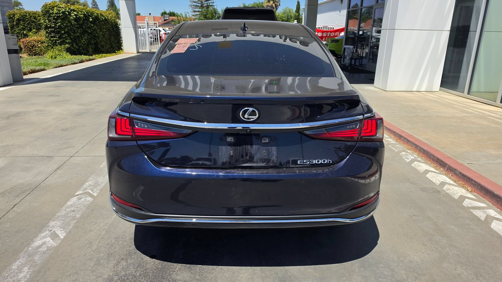 Used 2025 Lexus ES 300h w/ Premium Package FWD image 5