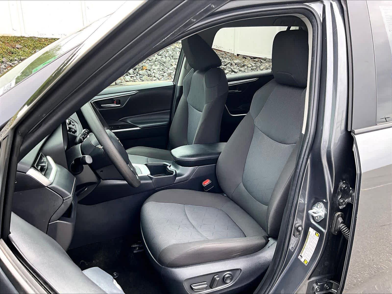 Used 2025 Toyota RAV4 XLE image 10