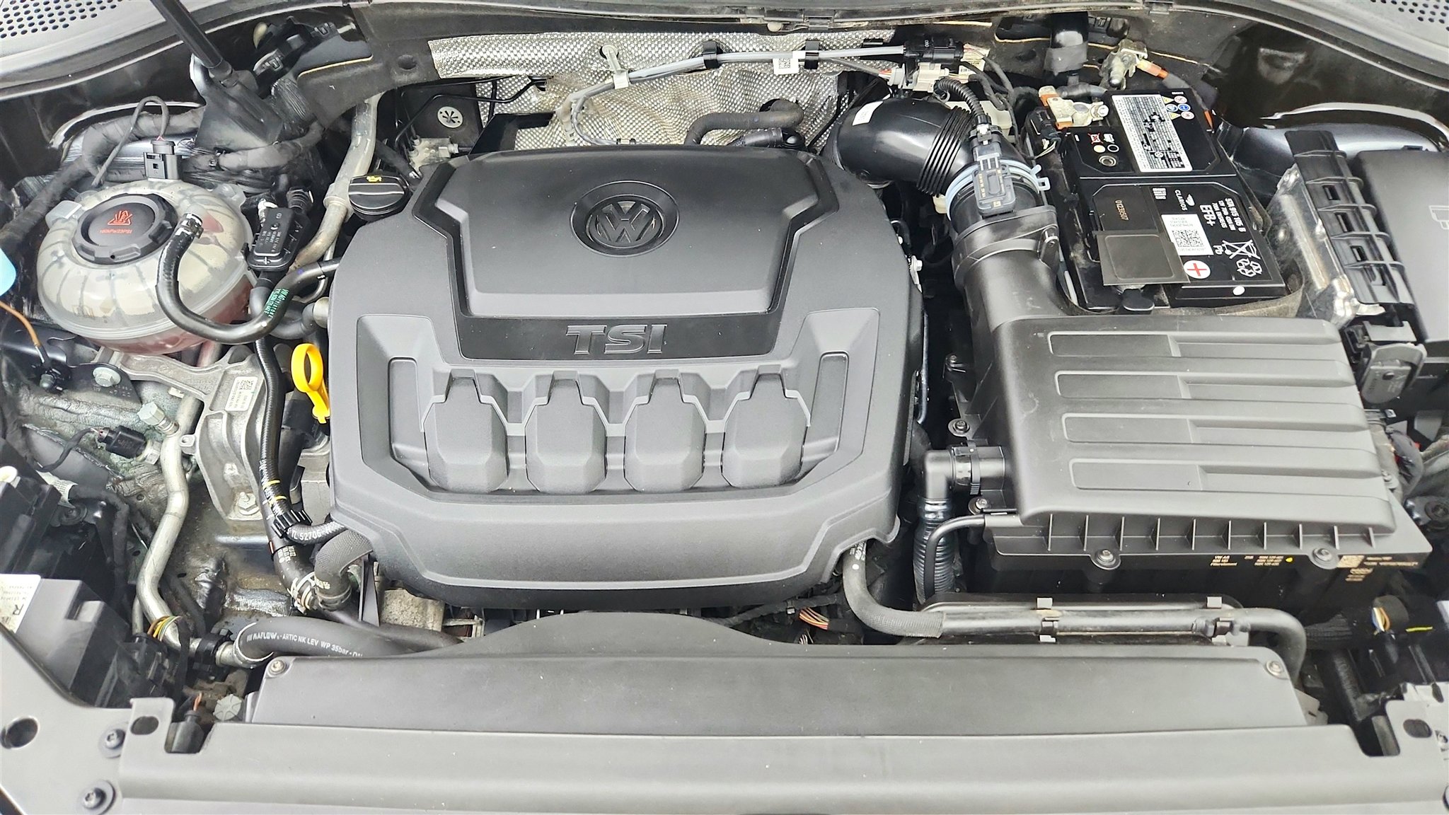 Used 2023 Volkswagen Tiguan SE R-Line image 30