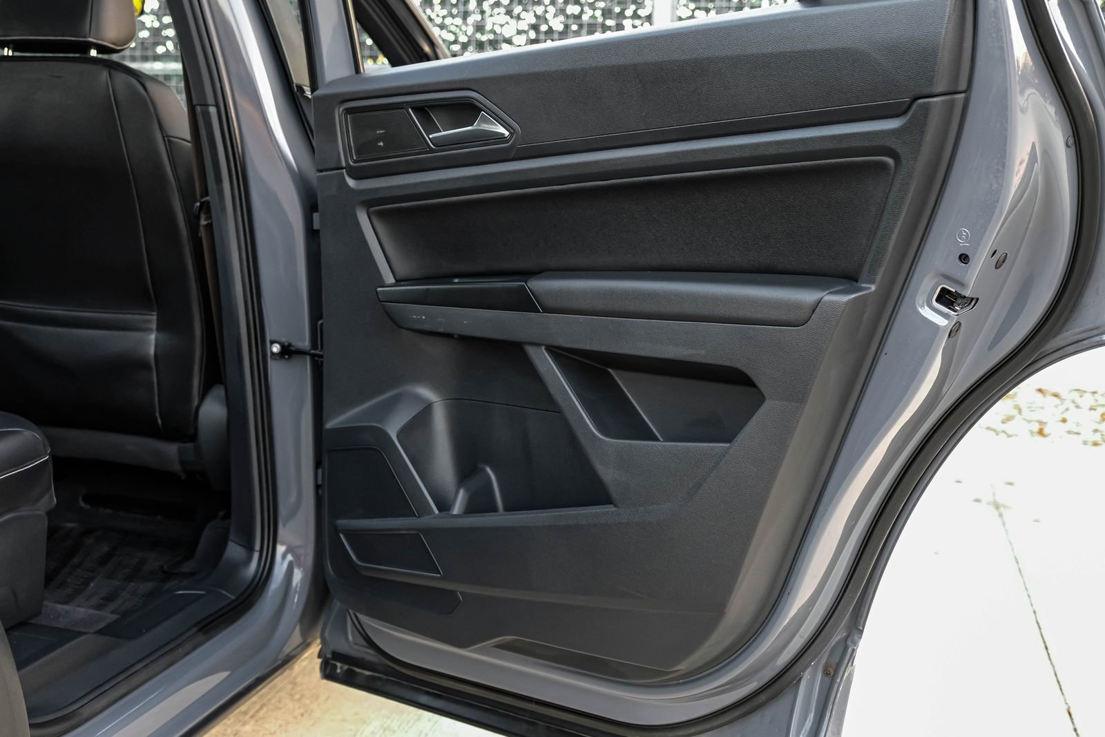 Used 2020 Volkswagen Atlas Cross Sport SE w/ Panoramic Sunroof Package FWD image 42