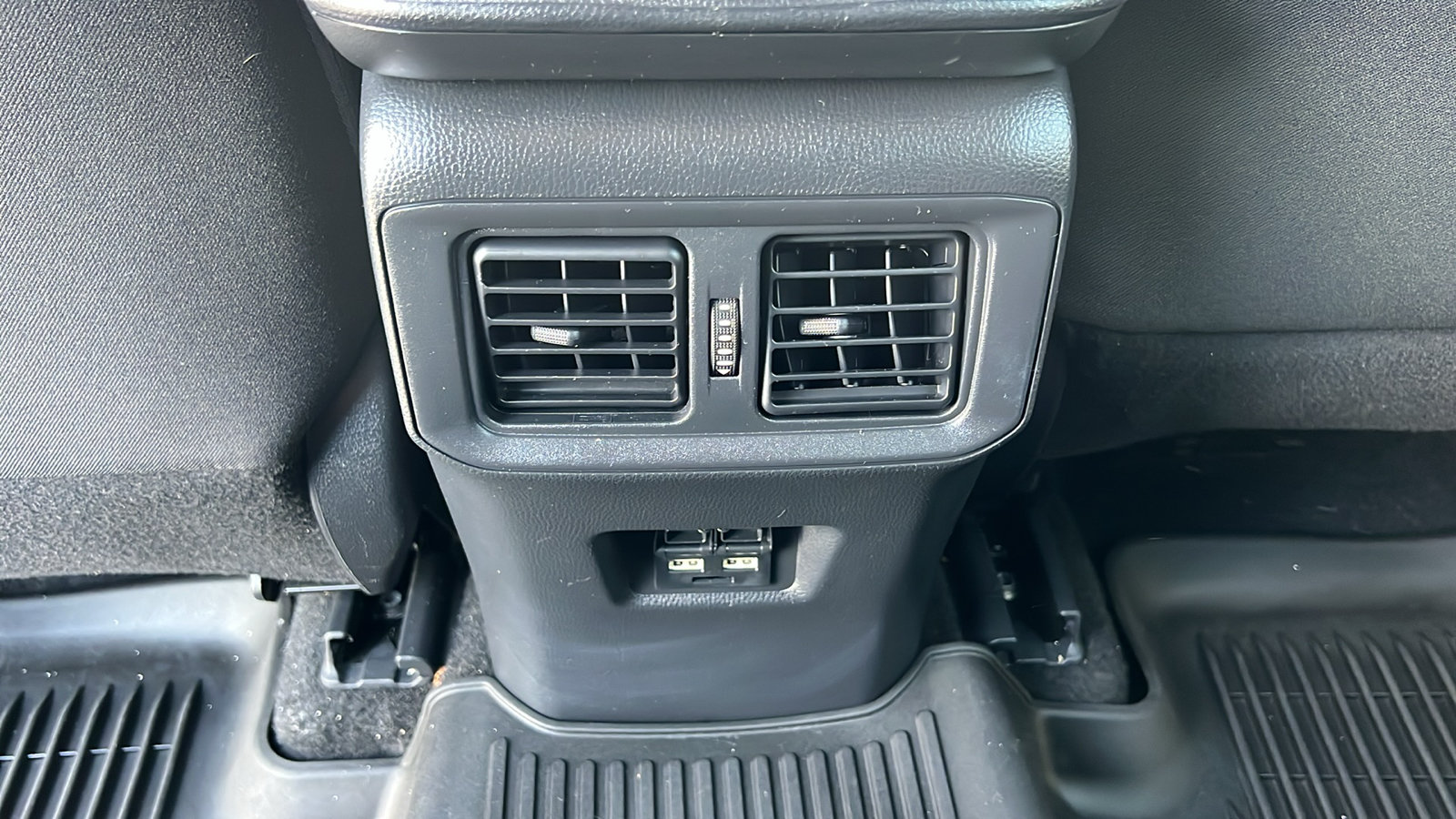 Used 2021 Toyota RAV4 XLE w/ Convenience Package AWD/4WD image 14