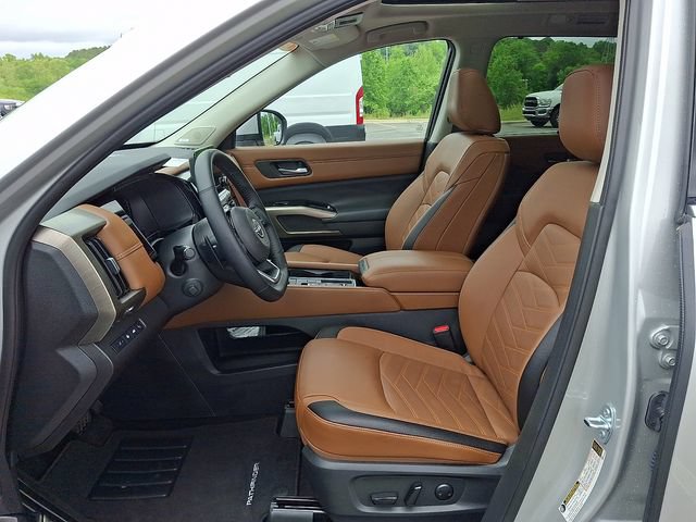 Used 2025 Nissan Pathfinder Platinum w/ Cargo Package FWD image 11