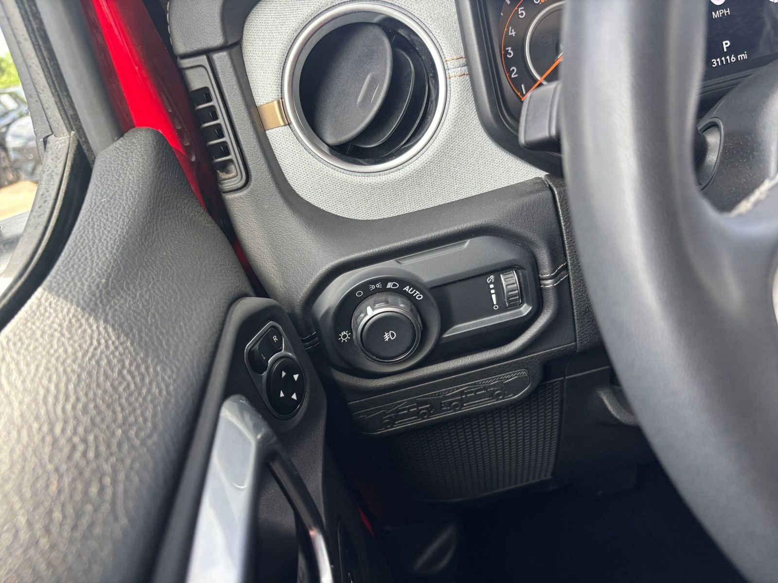Used 2025 Jeep Wrangler Unlimited Sahara AWD/4WD image 34