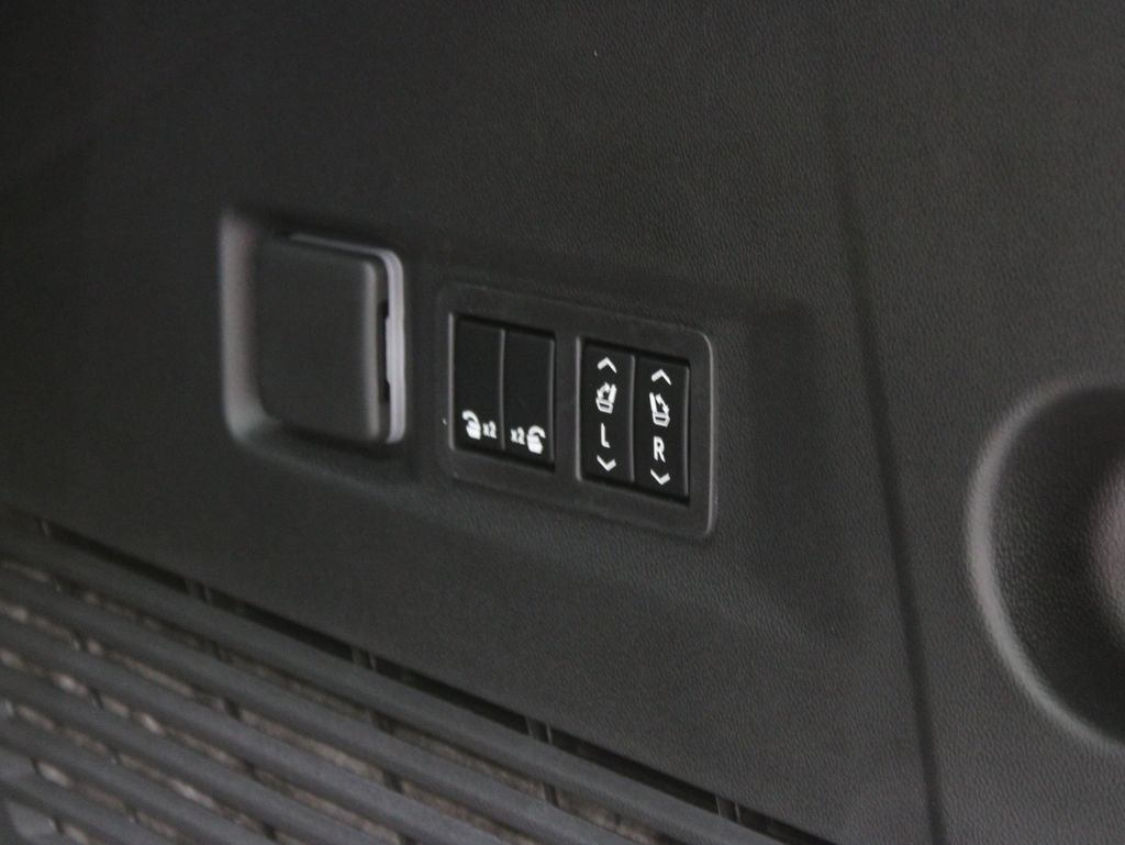 Used 2026 GMC Yukon AT4 Ultimate w/ LPO, Floor Liner Package AWD/4WD image 52
