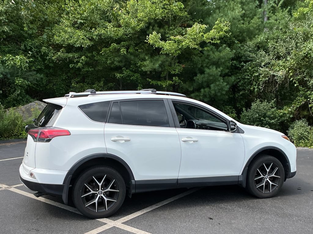 Used 2018 Toyota RAV4 SE w/ Power Extra Value Package AWD/4WD image 32