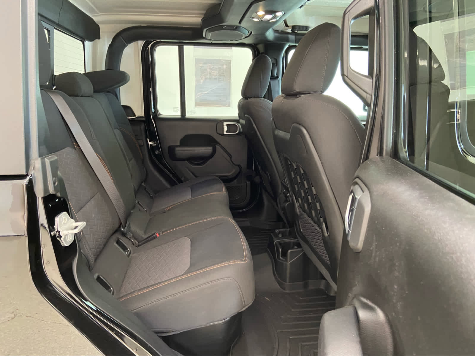 Used 2023 Jeep Gladiator Mojave w/ Cold Weather Group image 15