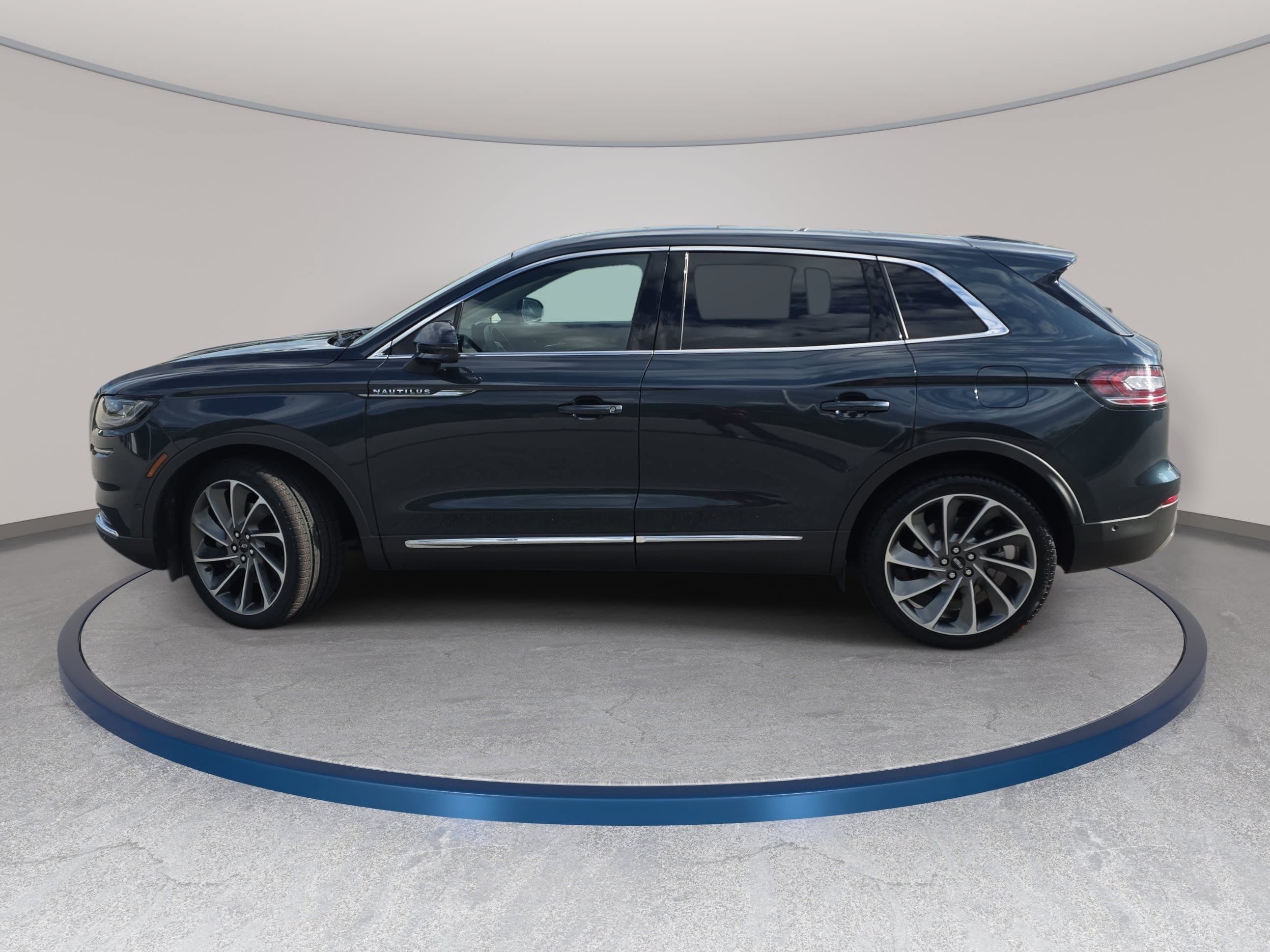 Used 2023 Lincoln Nautilus Reserve w/ Equipment Group 201A AWD/4WD image 8