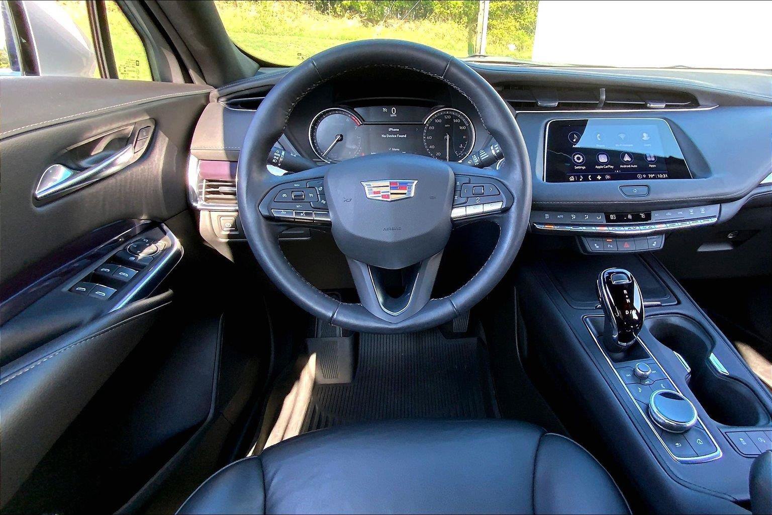 Used 2022 Cadillac XT4 Luxury w/ Cold Weather Package AWD/4WD image 4