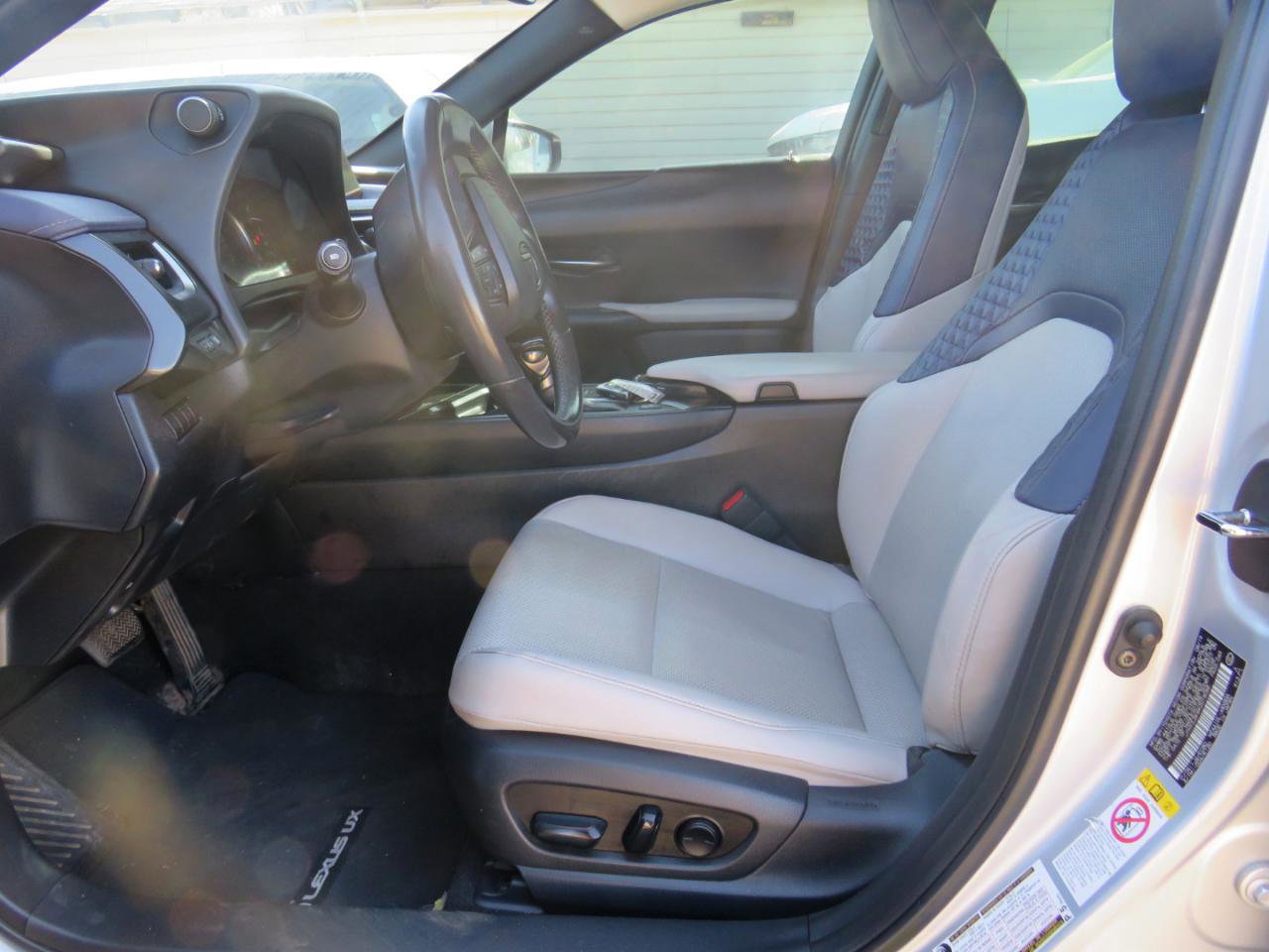 Used 2019 Lexus UX 200 Base image 23