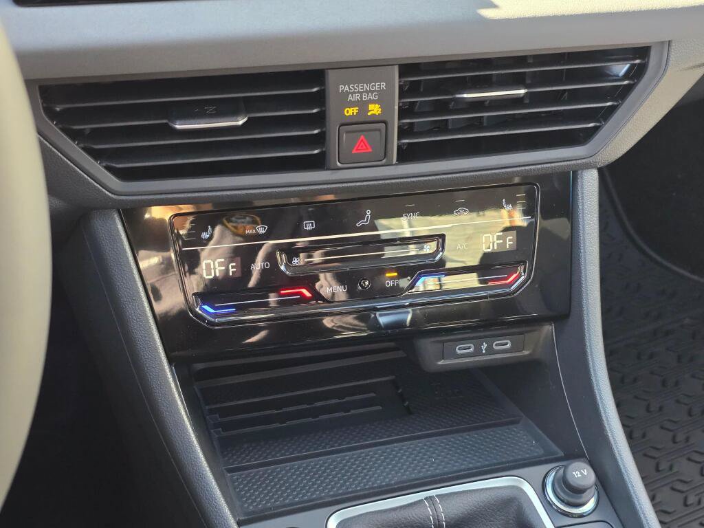 New 2027 Volkswagen Jetta SE FWD image 25