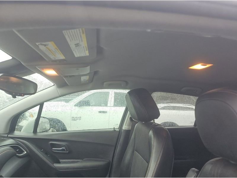 Used 2020 Chevrolet Trax LT w/ LT Convenience Package image 27