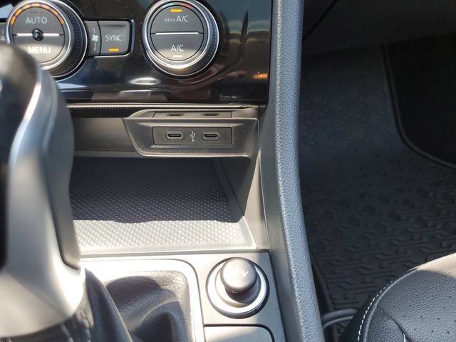 Used 2023 Volkswagen Jetta SE FWD image 32