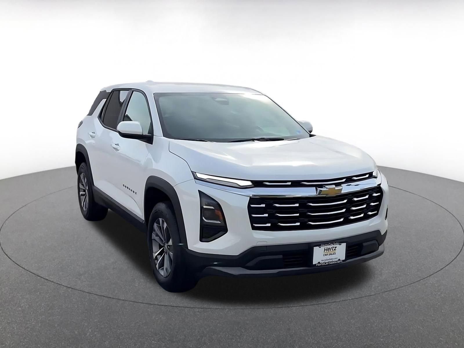 Used 2025 Chevrolet Equinox LT FWD image 3