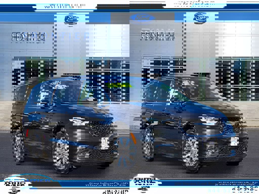 Used 2023 Chrysler Pacifica Touring-L image 1