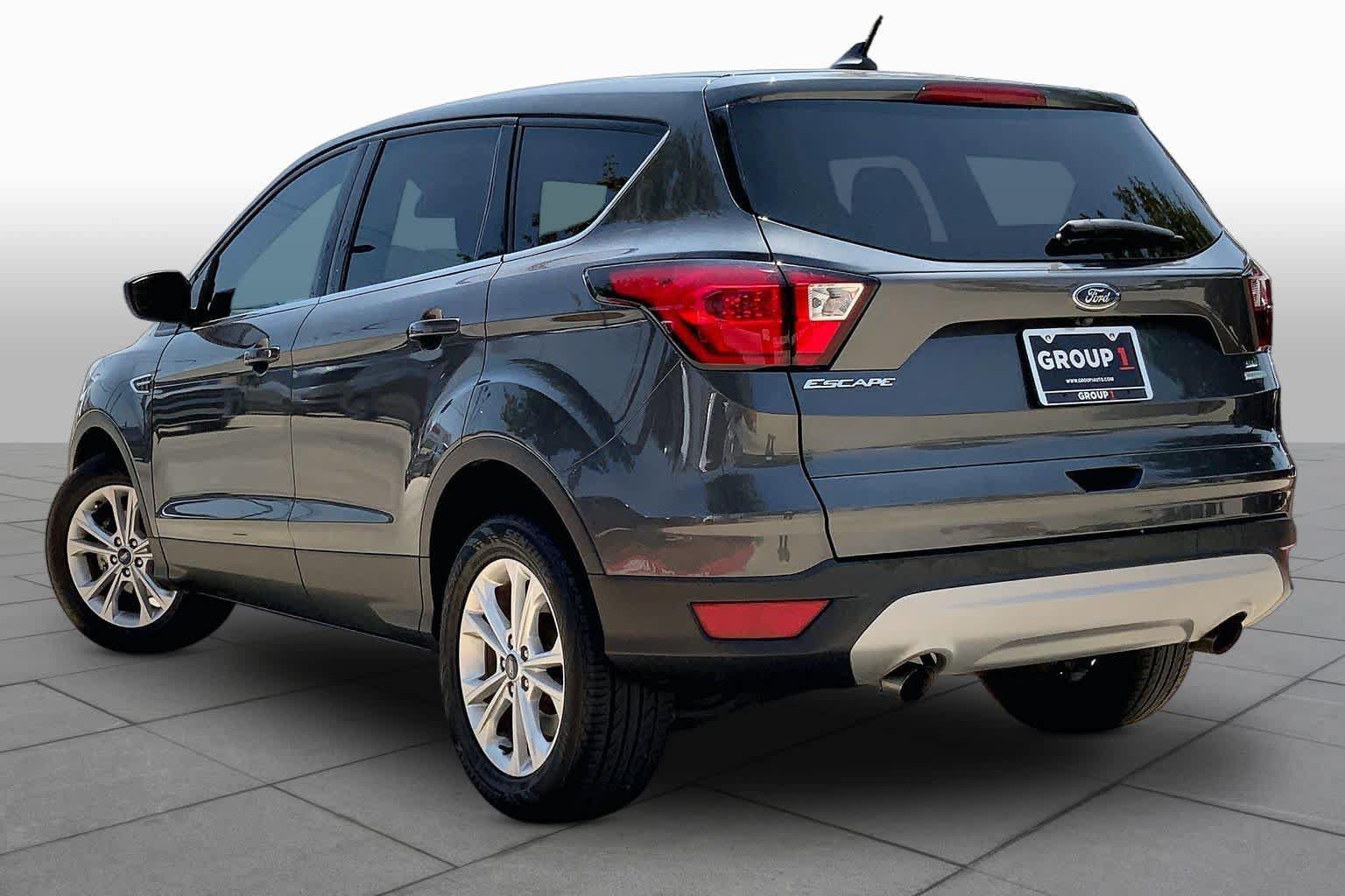 Used 2019 Ford Escape SE FWD image 12