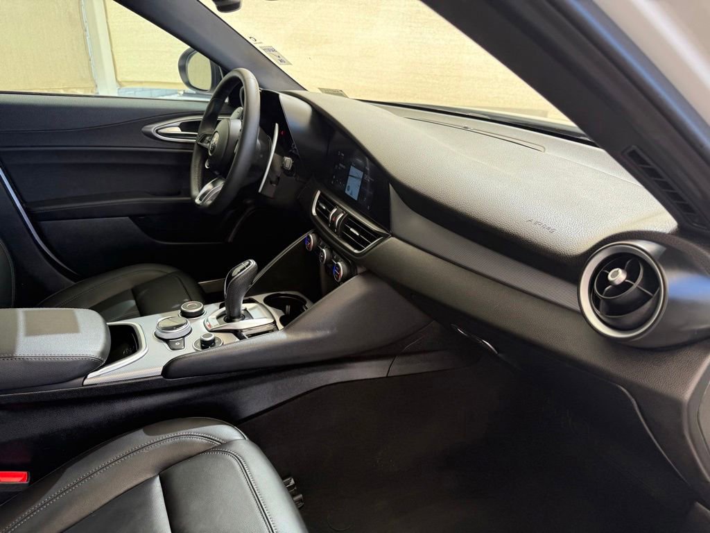 New 2025 Alfa Romeo Giulia RWD image 9