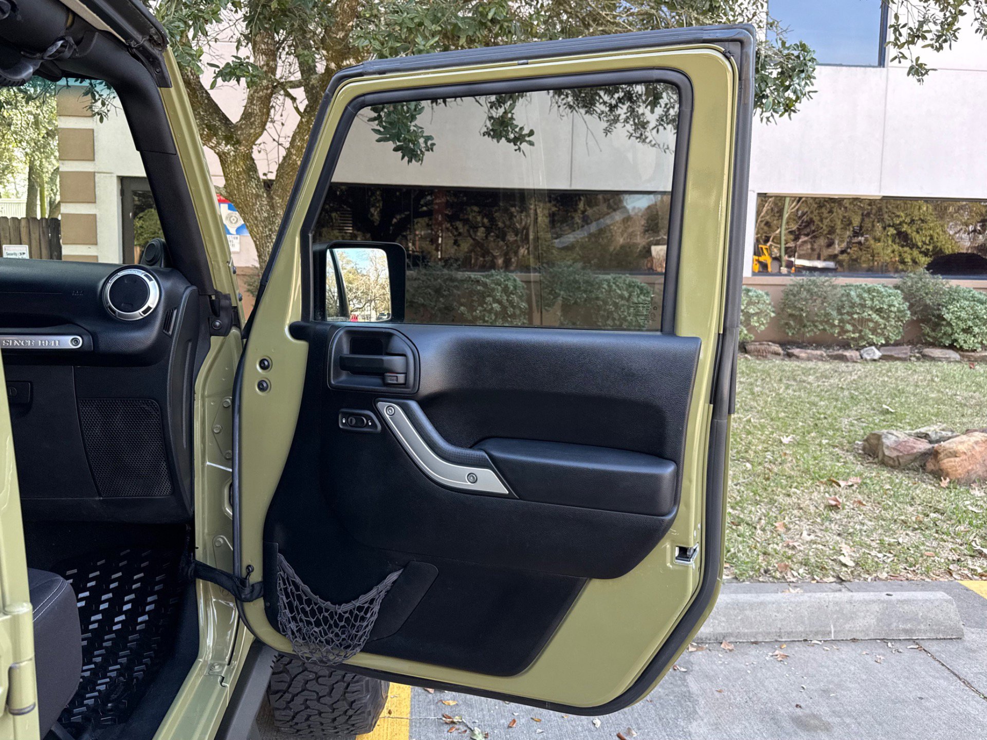 Used 2013 Jeep Wrangler Unlimited Sahara w/ Connectivity Group image 38